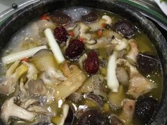 -南渝食府.墨脱石锅松茸鸡