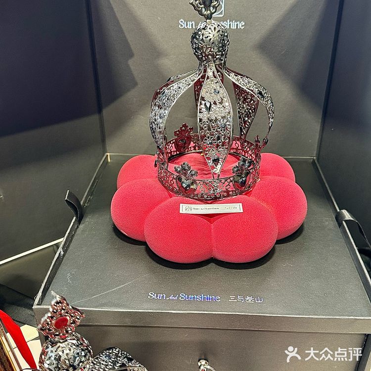 闺蜜生日定了三与叁山的蛋糕 收到成品瞬间被惊艳了