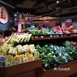 这个盒马鲜生在桃源村三期的楼下，在岁宝百货的负二层里