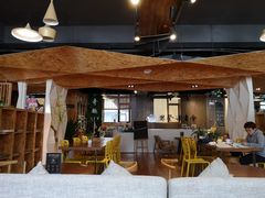 -新华里咖啡书吧(新华书店小寨店)