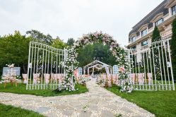 -花轿喜屋婚礼策划