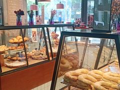 面包甜点陈列柜-Dough&Joe团憩(瑞虹天地月亮湾店)