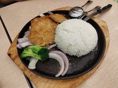 铁板蜜椒鸡扒饭-佰搭果·广式茶餐厅(西华路店)
