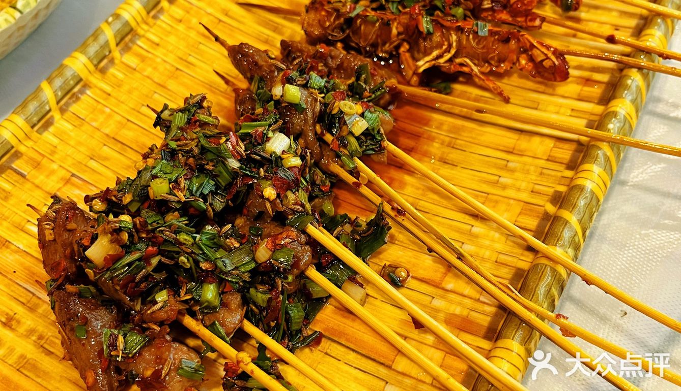 味道真的很绝 环境还可以 弄弄市井气息