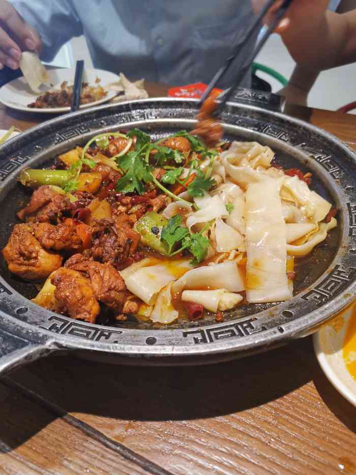 本味鲜炒鸡(丹尼斯2天地店)-"杠子馍12元一份,刚出锅吃起来非常的焦.