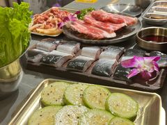 -围炉肉舍•炭烤活鳗•丹东海鲜烤肉(步行街店)