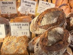 -天井·丑面包搭咖啡