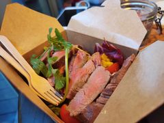 牛腹肉蔬菜盘-Brut Eatery Wine Bar & Restaurant (建国东路店)