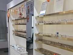 -视野联行眼镜•蔡司•依视路(温江店)