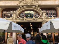 -Majestic Café