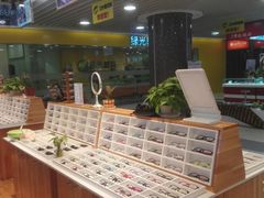-MiRi眼镜连锁·蔡司·尼康控优点合作店(莘庄店)