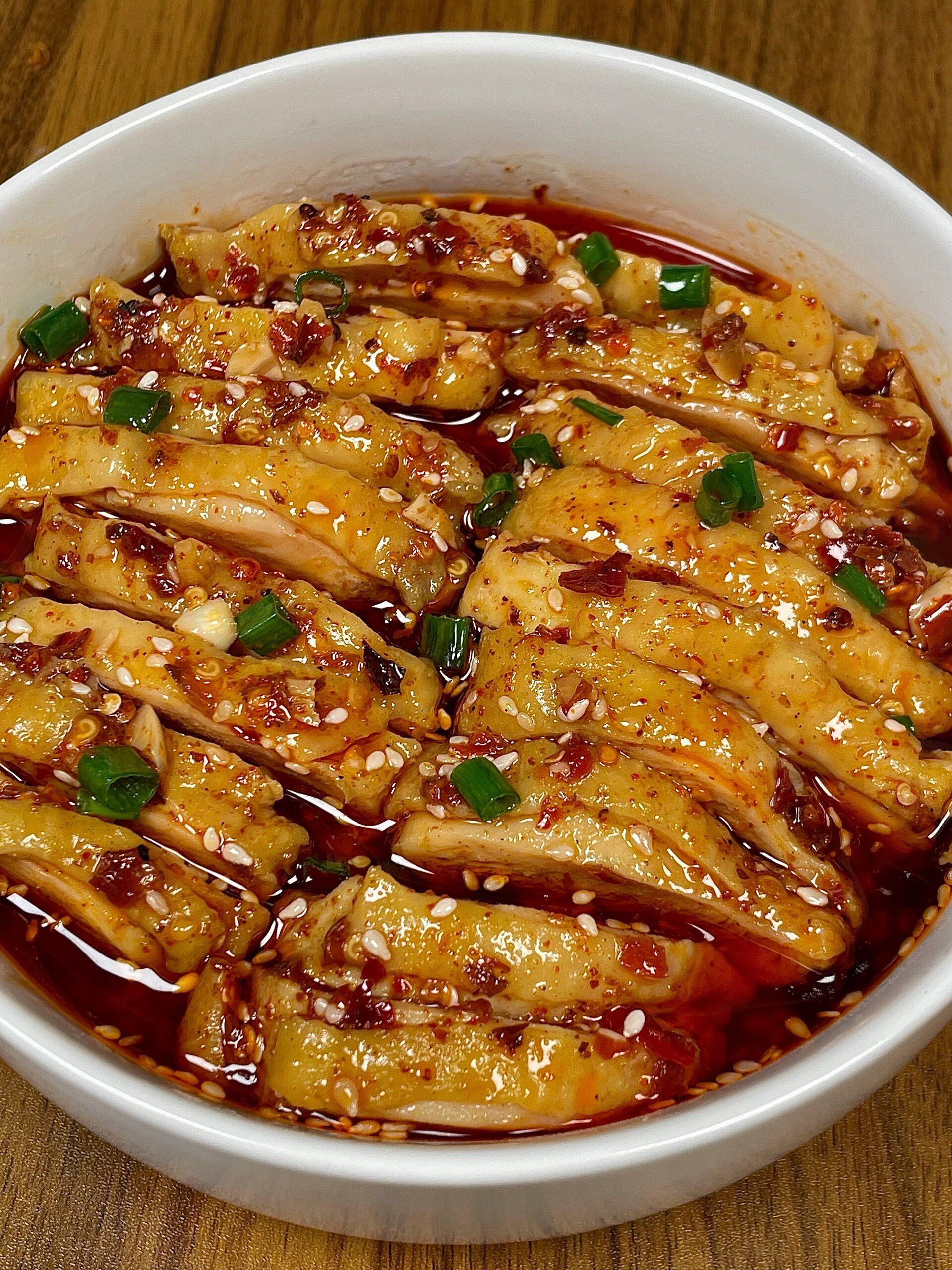 口水鸡!原来可以这么好吃
鸡腿肉滑嫩多汁!