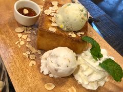 -莓园冰淇淋店