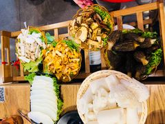 -菌海森林·非遗野生菌火锅(西山区滇池路摩根道店)