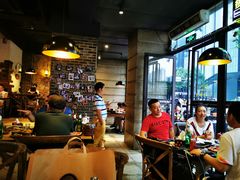 大堂-何师烧烤·香辣蟹·川菜·30年老品牌(太古里旗舰店)