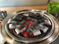 -围炉肉舍•炭烤活鳗•丹东海鲜烤肉(步行街店)