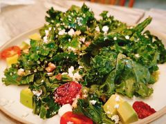 羽衣甘蓝牛油果沙拉-the rug 飞毯 (朝阳公园店)