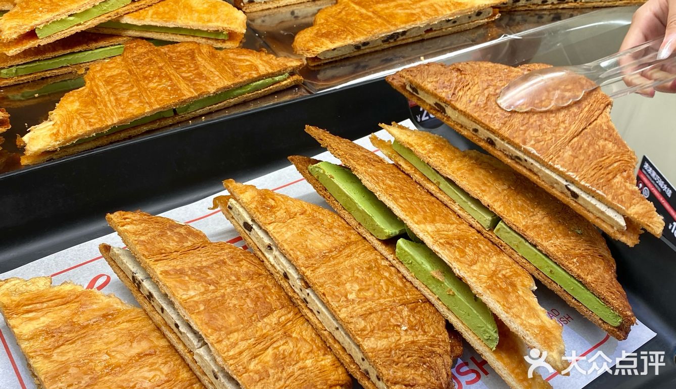 海口龙湖天街！排队也要吃的。。。