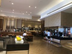 大堂-亚龙湾希尔顿自助餐厅·海鲜·烧烤·沙滩BBQ·现场乐队