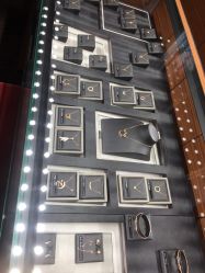 -潮宏基(大商新玛特店)