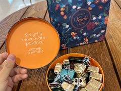 圆形什锦礼盒-VENCHI 闻绮(北京国贸商城店)