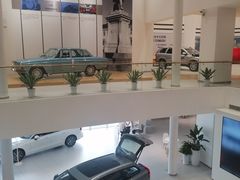 -杭州中沃沃尔沃4S店(滨江区店)