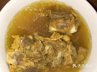 家常版夏季养生靓汤乌发延年虫草花炖排骨汤