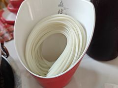 -毛辣果·贵州红酸汤牛肉火锅(西单店)