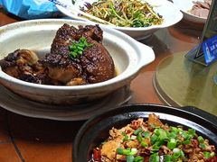 -老码头黑皮肘子锅包肉(赣水路店)