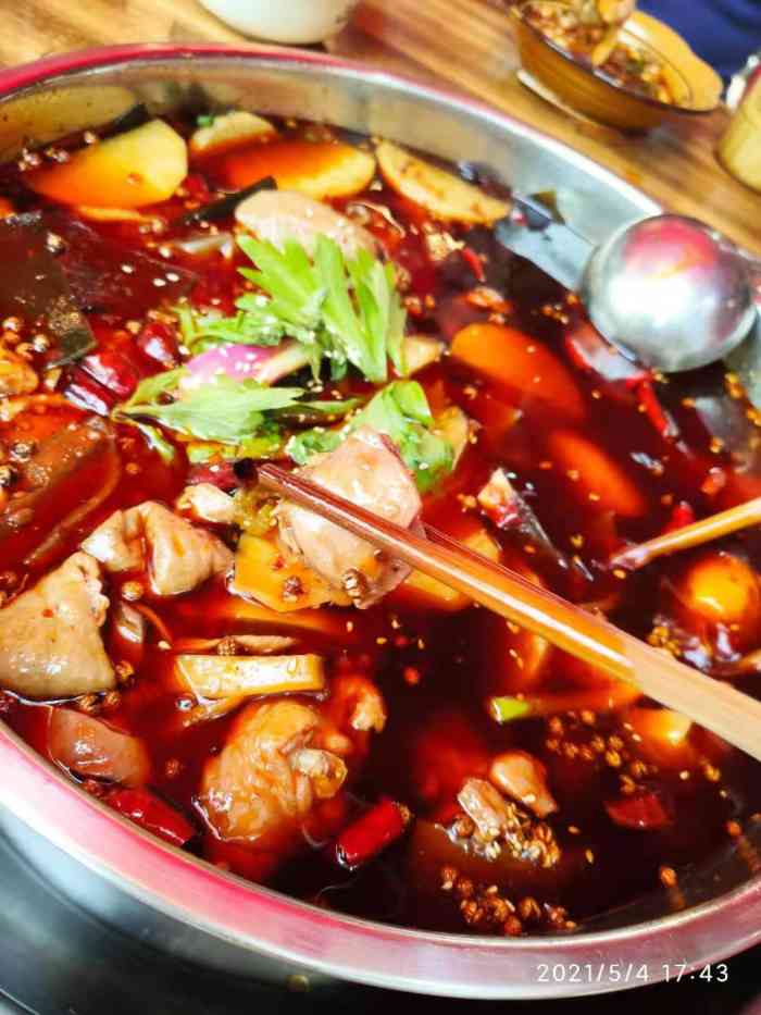肥肠爱上鸡(紫金街店)-"顾名思义,主打特色的肥肠和鸡肉搭配的锅,.
