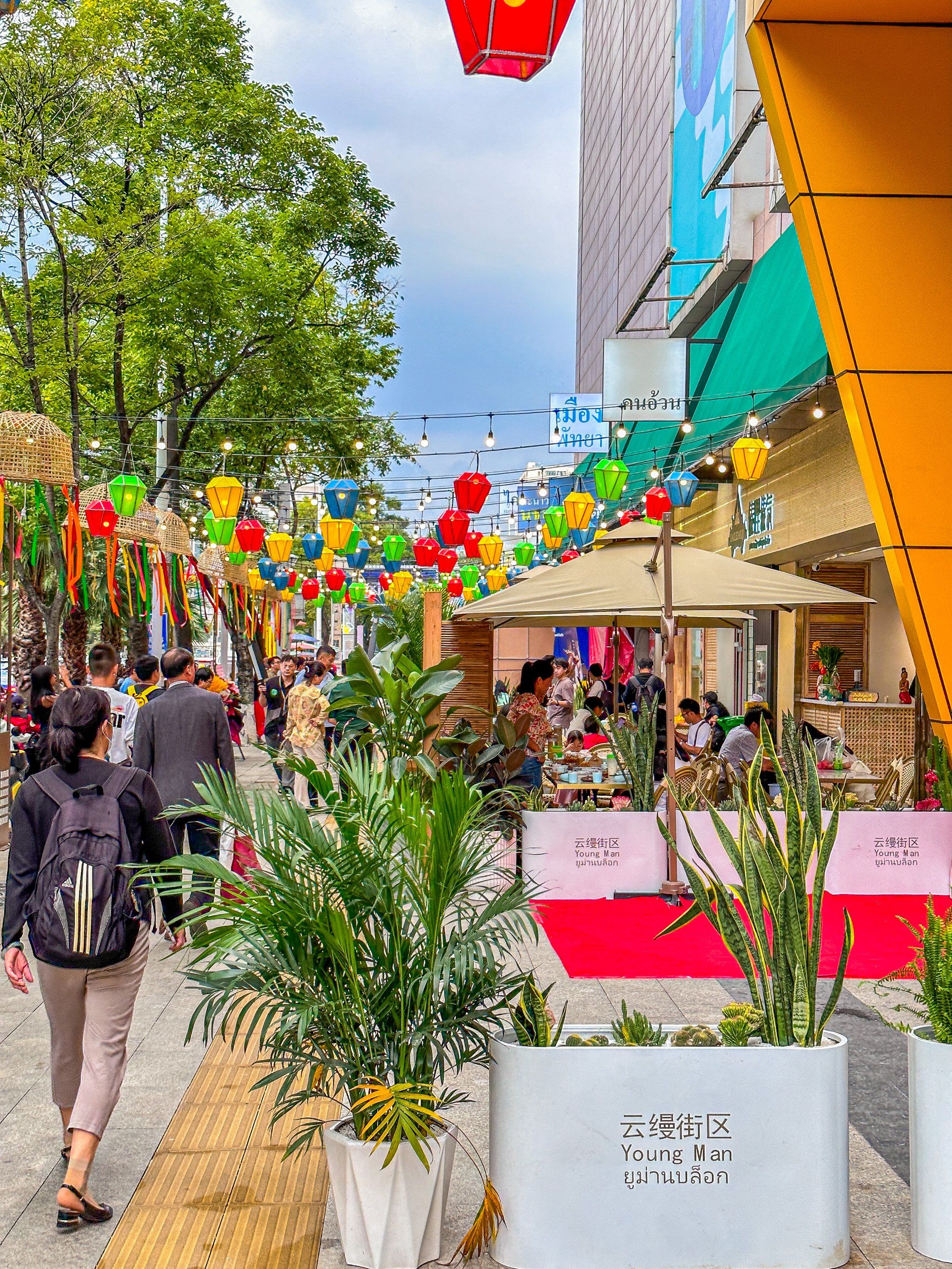 昆明新晋东南亚美食街 超多美食炫起来