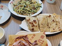 -六泰居·尔滨地标·东北菜(泰山路店)