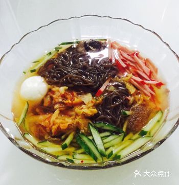 昨天，和点评上一位苏州的小伙伴讨论了吃面的问题