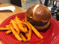 27&nbsp;牛肉汉堡-HELLO 27 意面·沙拉·帕尼尼