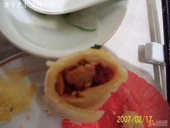 叉烧酥内部－－拍得不好～-东华大学第一食堂(松江校区店)