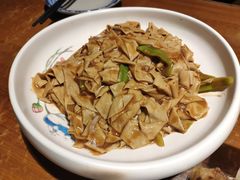 平山干豆腐尖椒-95号酱骨·一块豆腐(展春园西路店)