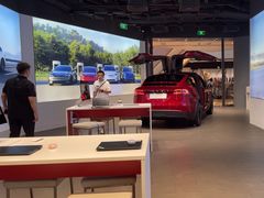 -TESLA 特斯拉(上海太古汇体验店)
