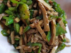 青椒香干毛豆-胡子饮食店