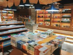 零售区-新华里咖啡书吧(新华书店小寨店)