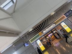-麦当劳(上海虹桥站30B检票口楼上)