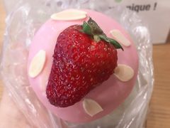 闪亮草莓巧克力面包-多乐之日(和平伊势丹店)