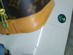 -京伟修鞋洗鞋奢侈品皮具护理店