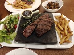 自主火山岩石烤安格斯牛嫩肩扒-Entrecôte 法国牛扒馆(保利·时光里店)