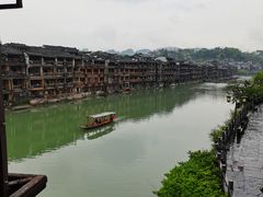 -临江餐馆二楼美食部落