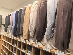 -lululemon(上海浦东IFC店)