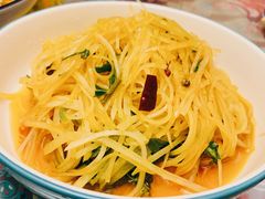 野生椒蒿土豆丝-一个勺子新疆锡伯主题私房菜(红墙巷49号院店)