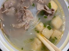 油豆腐牛肉粉丝汤（咖喱）-小杨生煎(成山巴黎春天店)