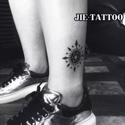 脚踝小清新 纹身师：杰Tattoo刺青主理人 TianJinChina_中国天津-杰TATTOO刺青