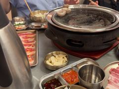 -围炉肉舍•炭烤活鳗•丹东海鲜烤肉(步行街店)