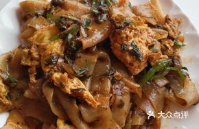 Sour Cabbage and Egg Stir-fried Noodles
